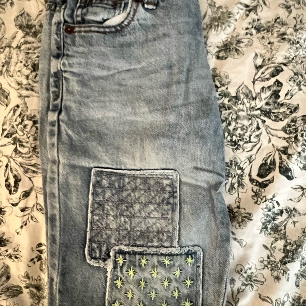 Cat & Jack Kids' Gray Jeans with Fun Patches - Picture 3 of 6